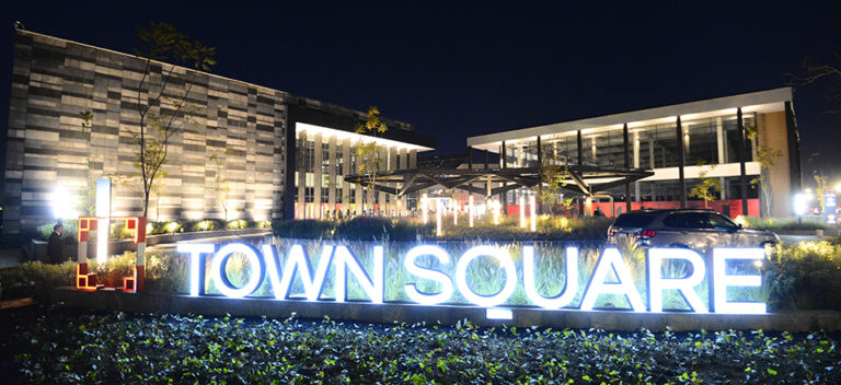 TownSquare001 1 768x352