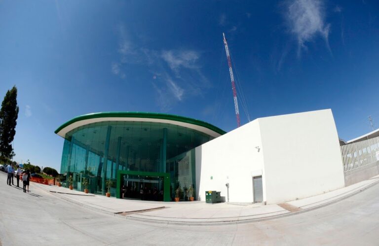 CquNMKCVIAEqF1P 768x499